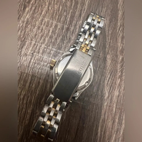 Citizen Quartz Calendar Silver Gold Watch Ladies ClassicWater Resistant - Picture 4 of 4